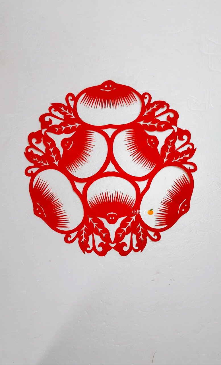 三折团花剪纸桃子 桃之夭夭灼灼其华,三折剪纸团花寿桃分享教程,零基