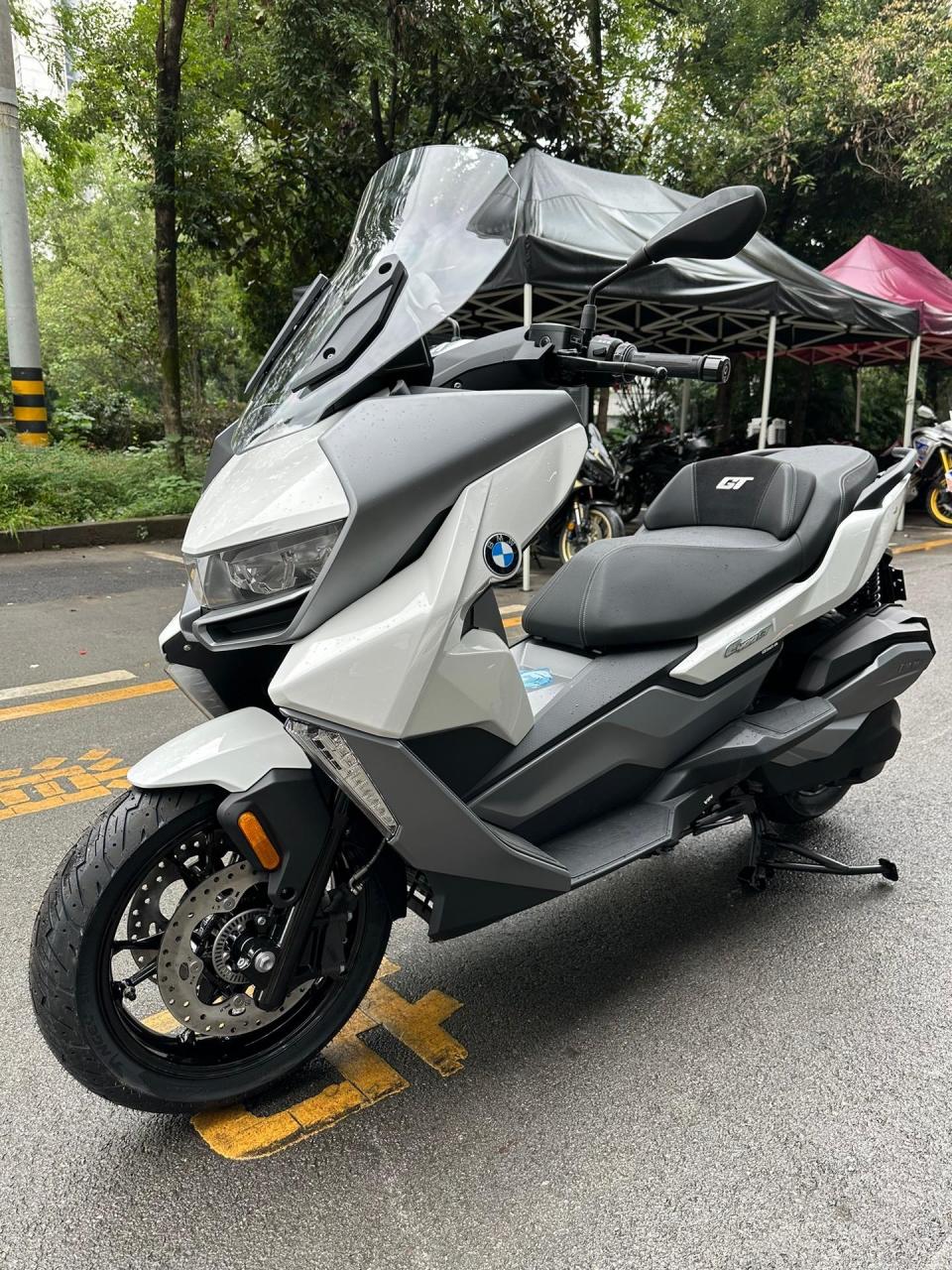 全新宝马踏板c400gt 雪山白 现车一台 排量350cc,34匹马力,峰值扭矩35