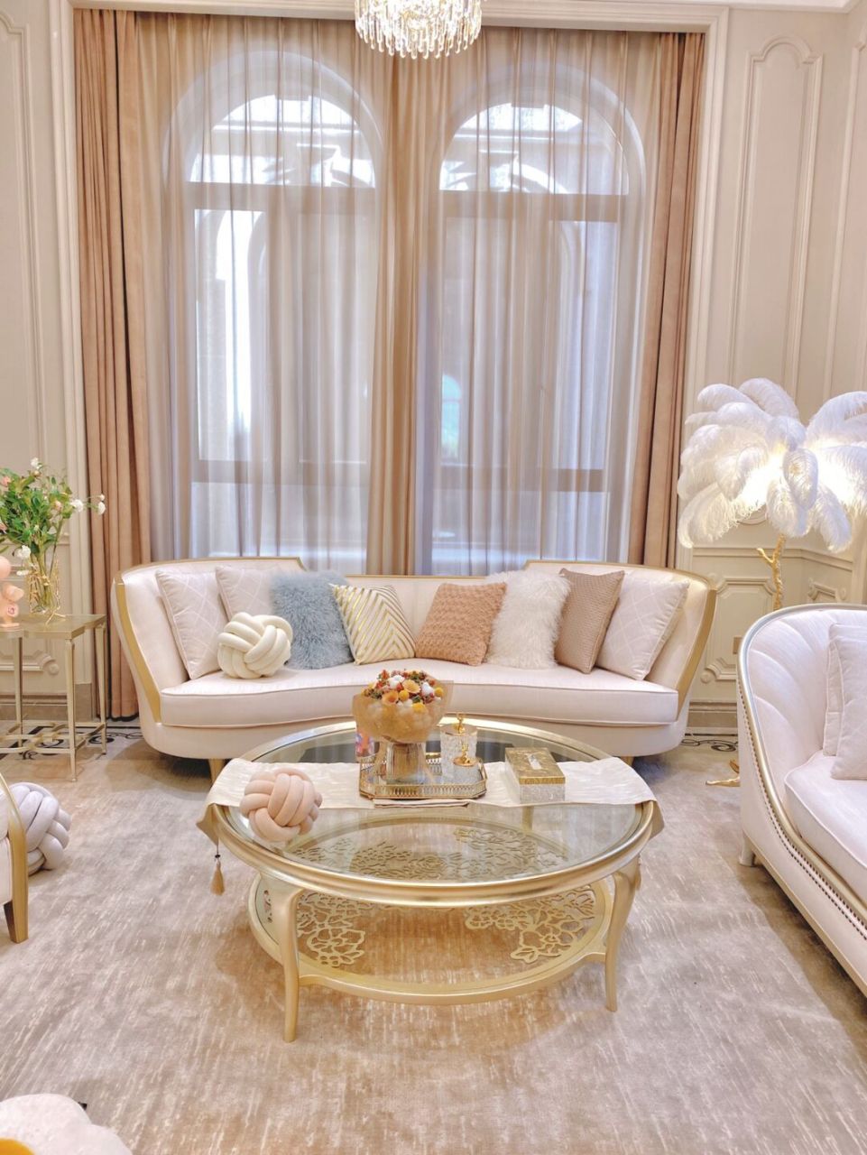 装修 整个装修色调以粉白色为主 - 白色阿黛拉沙发0915轻奢感十足