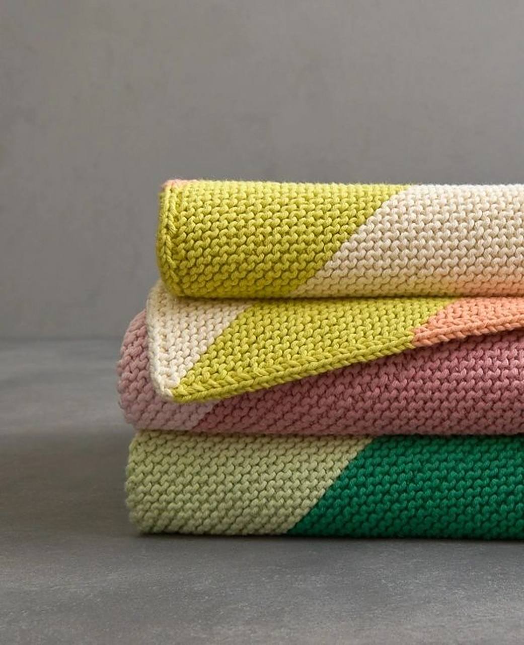 【棒针图解】争妍-毯子 【棒针图解】争妍-毯子 一款多颜色编织的毯子