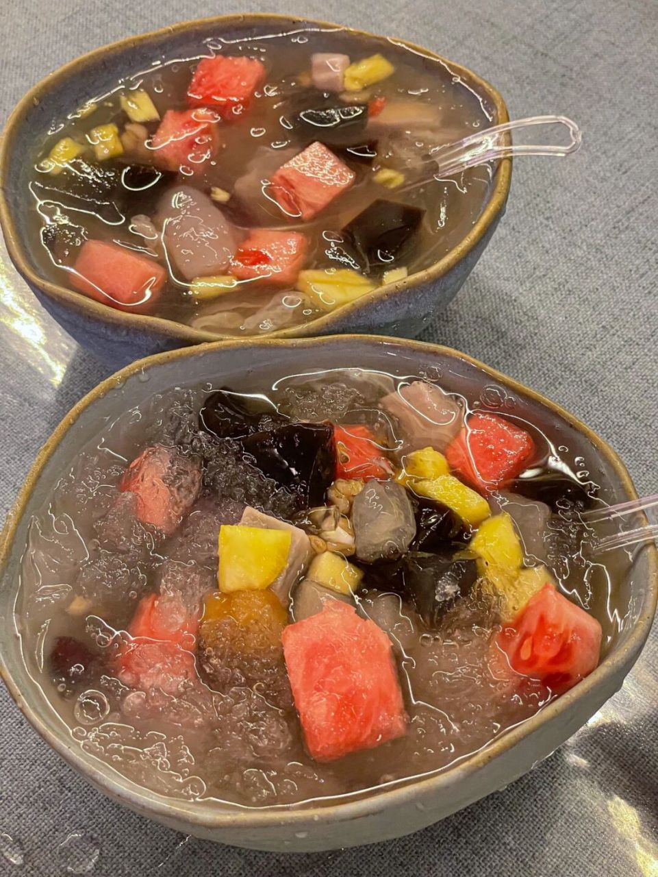 今天在宝龙吃完饭特地坐公交来打卡! 头一次见四果汤排队这么多人!