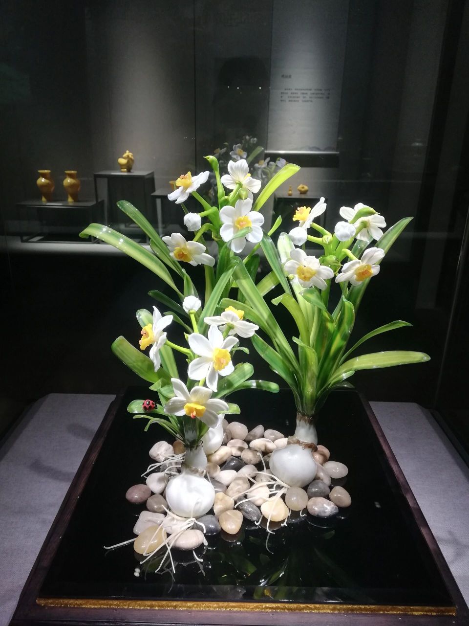 给你们看看进博物馆的淄博琉璃