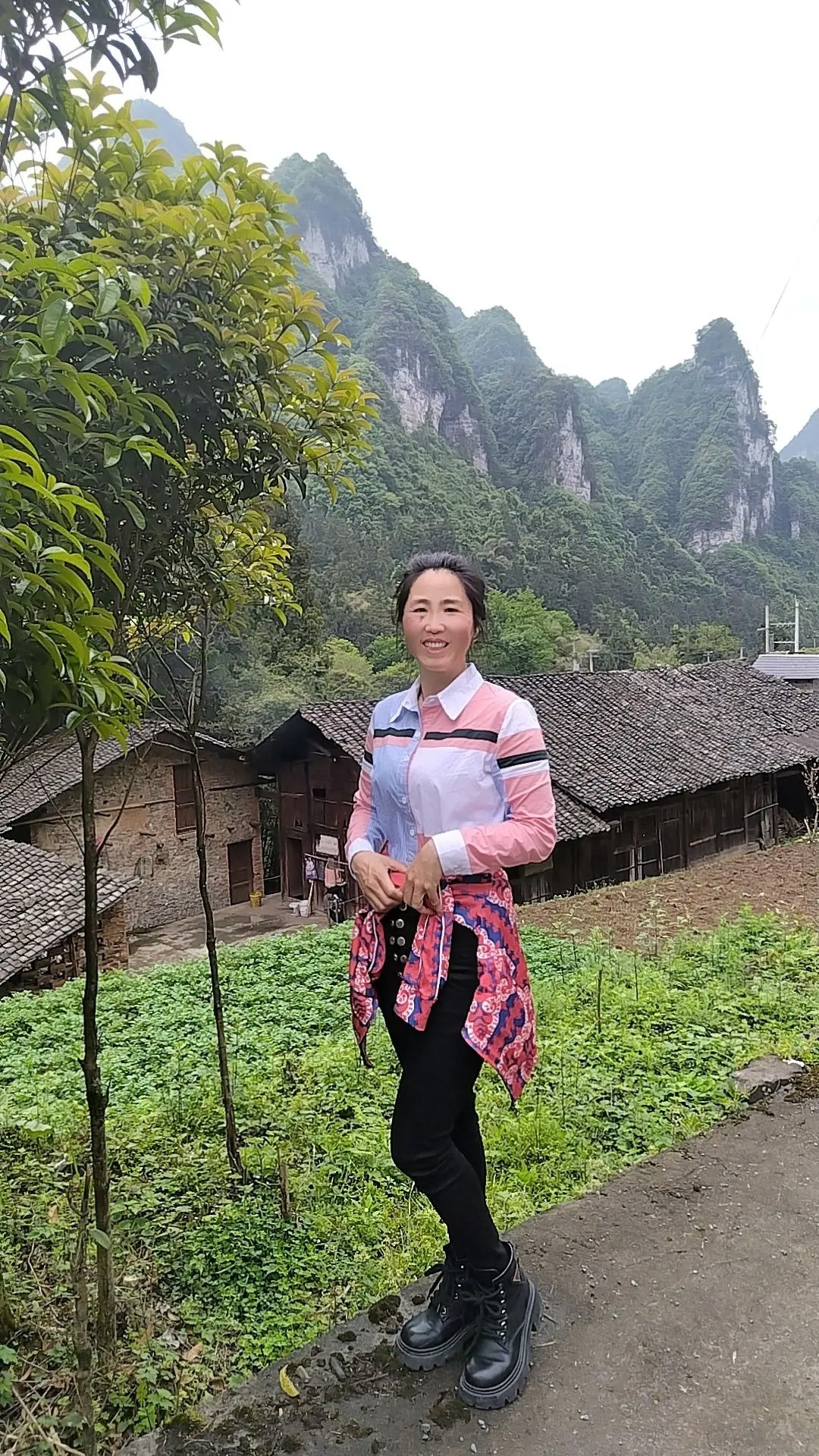 望着这山间村落,思绪一下飘回从前