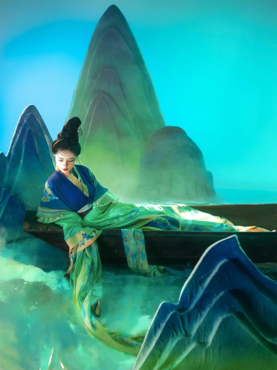 国家宝藏98千里江山图 #只此青绿# "万水千山揉捻碎,化为笔下青绿.