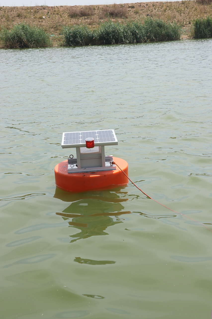 水质在线监测系统—浮标水质监测站 浮标水质监测站由浮标体,维护平台