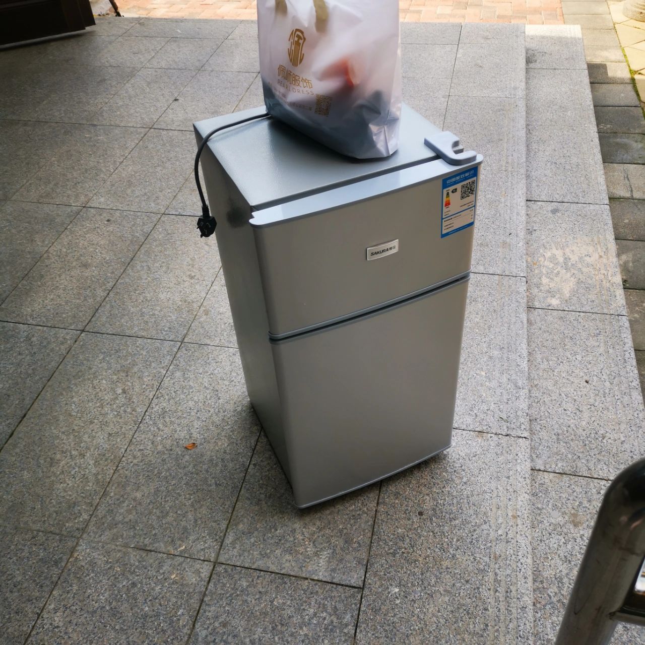 闲鱼160入的二手樱花小冰箱 5.