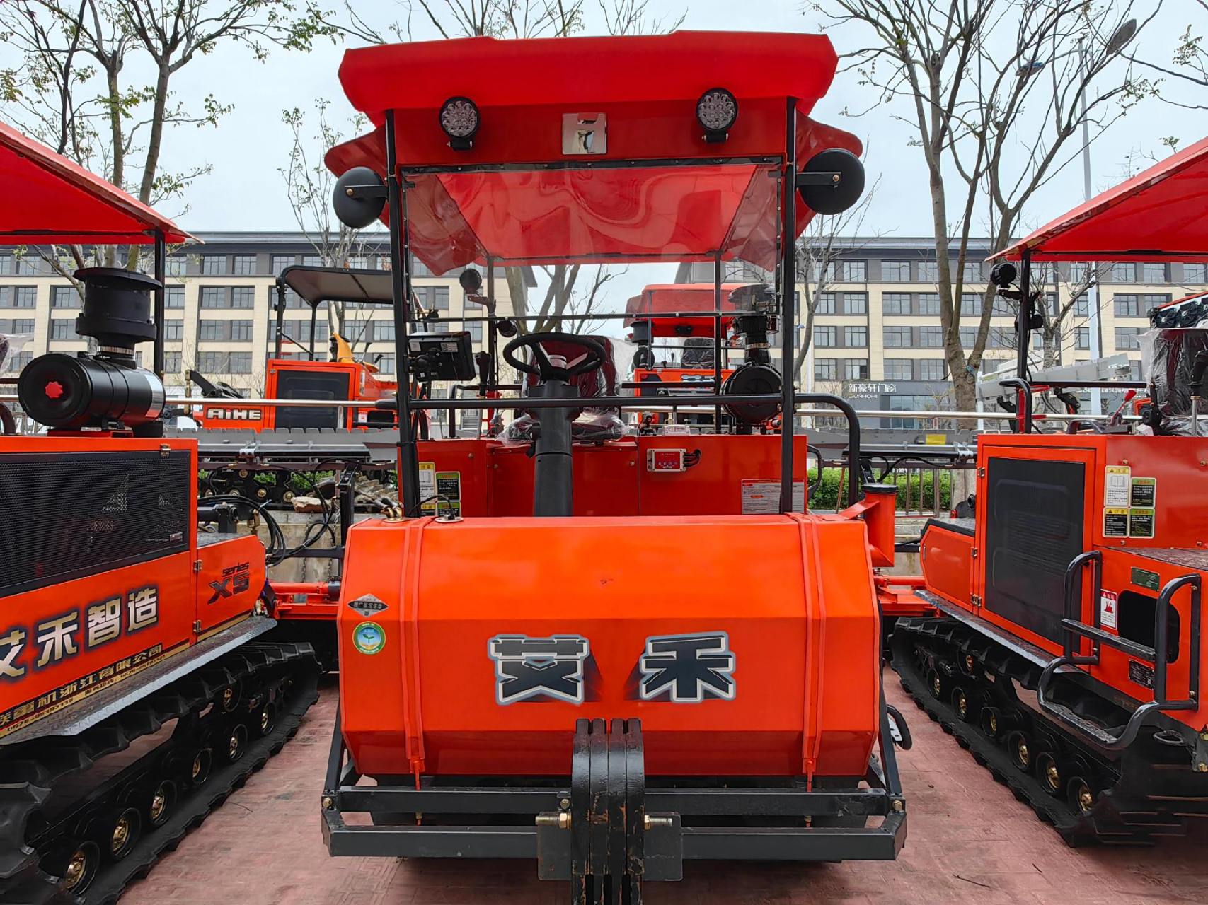 艾禾新款x6履带旋耕机上市了.