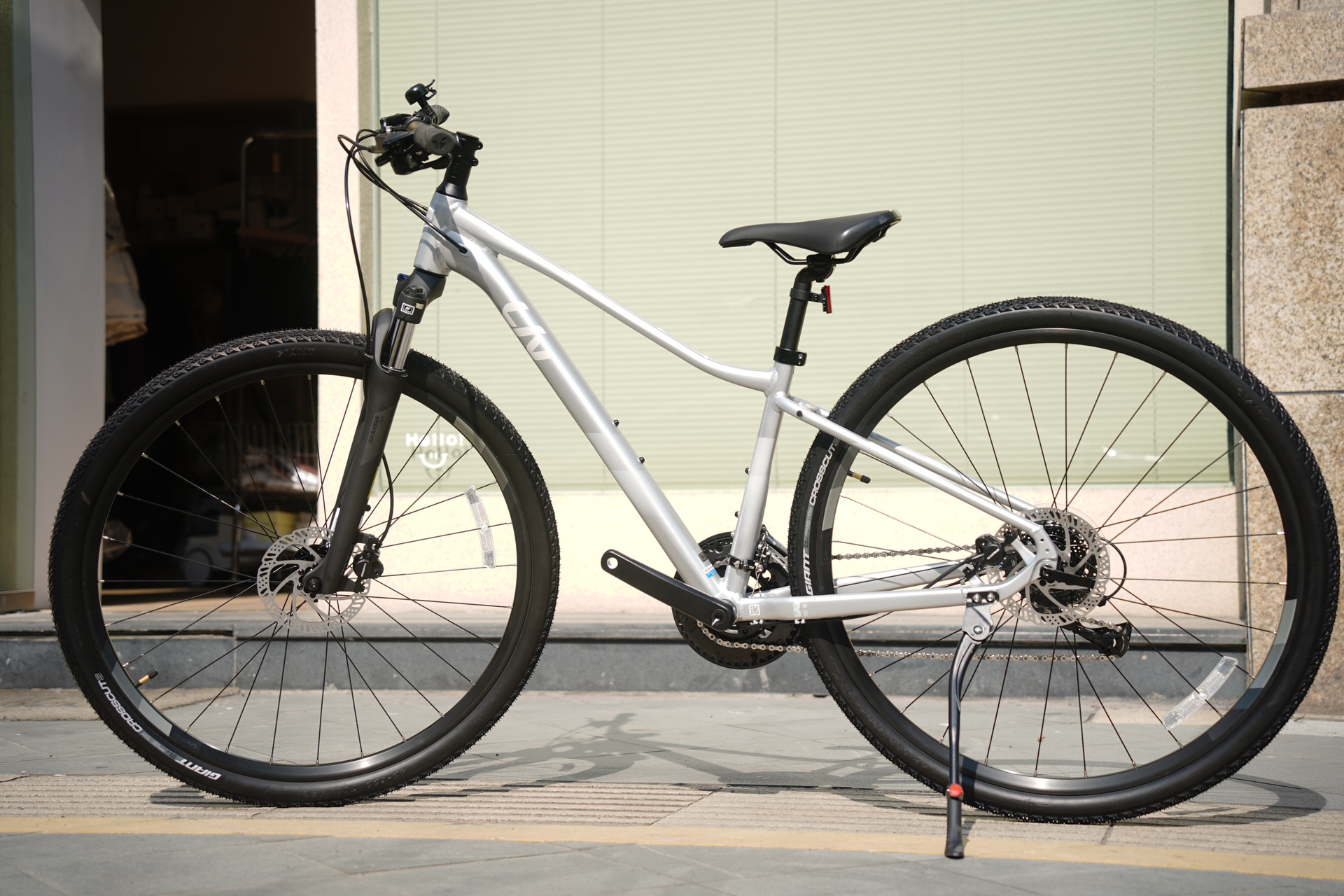 女士山地车2k预算推荐 | 捷安特 rove 虽然说是山地车但是轮胎和大小