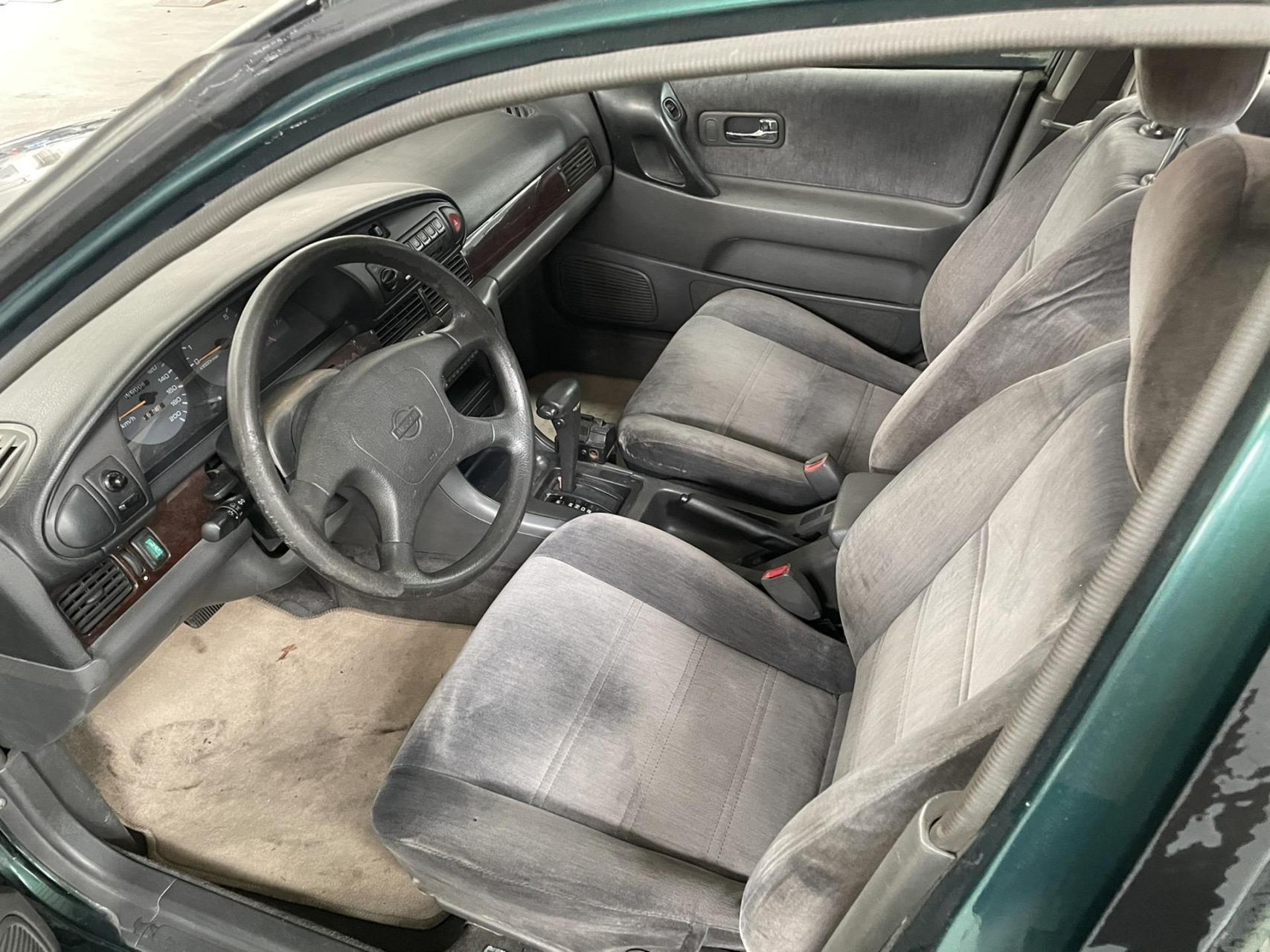 日产尼桑蓝鸟王 u13 sss  保险齐全第一代   自动挡2.