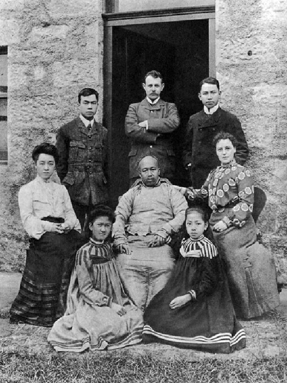 康有为:"中国历史最大的保皇派" 做地对吗?