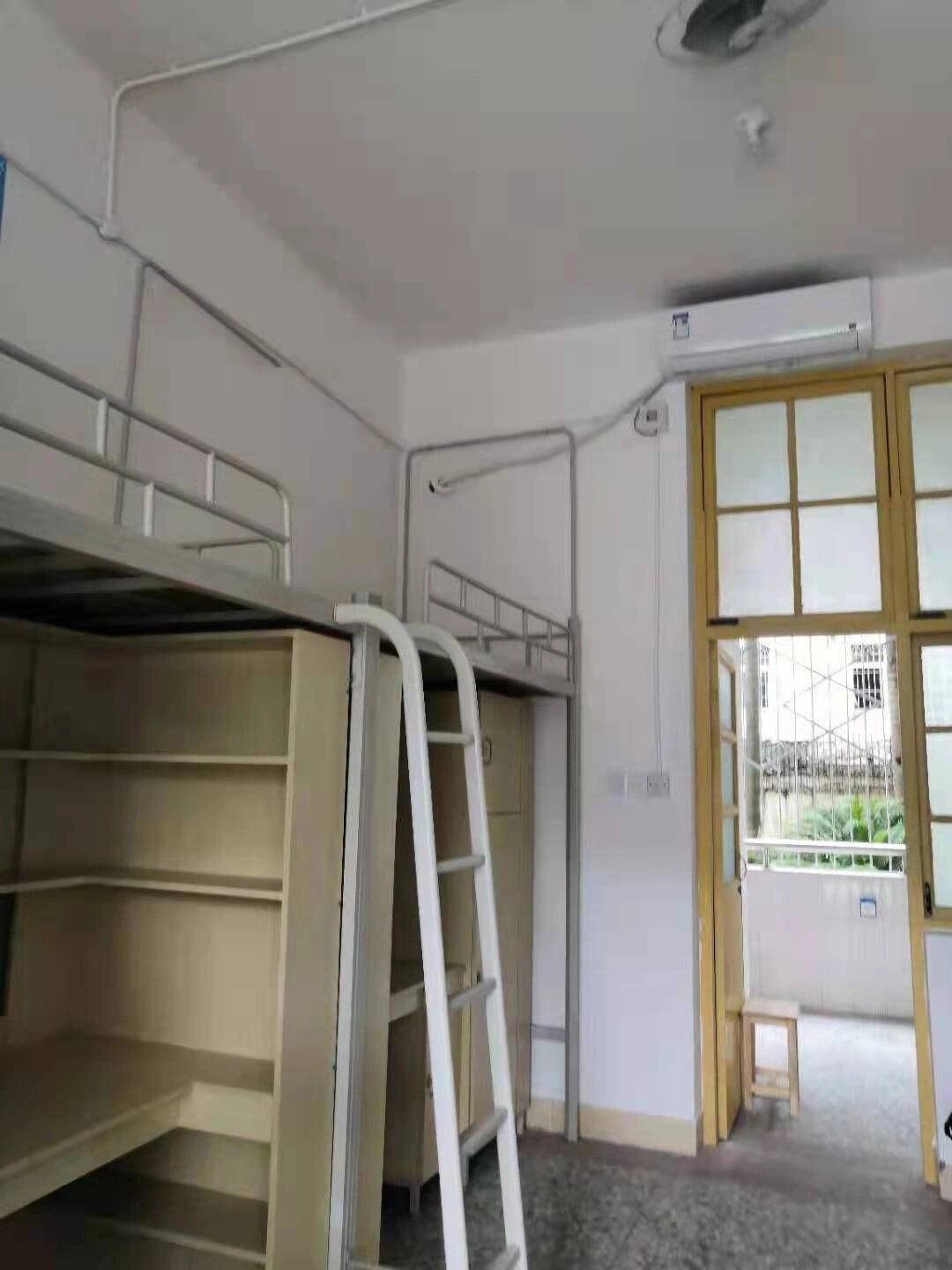 最美公办专科宿舍 学校位置:福建省龙岩市区中心(万达旁) 学校名字