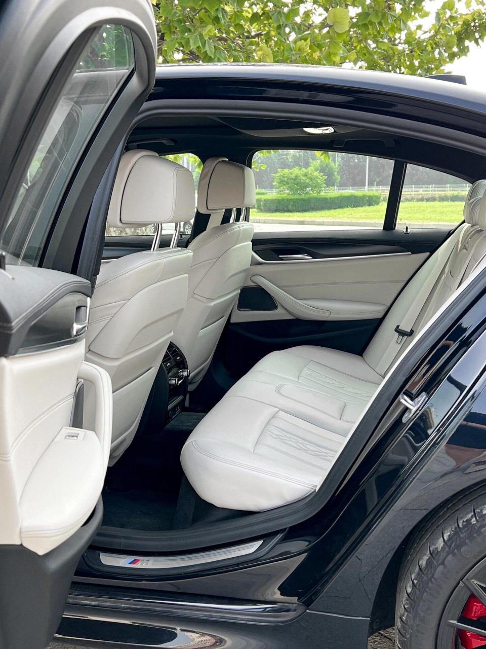 宝马bmw.论内饰升级定制,还得看宝马.象牙白这一块儿怎么看怎么顺眼!