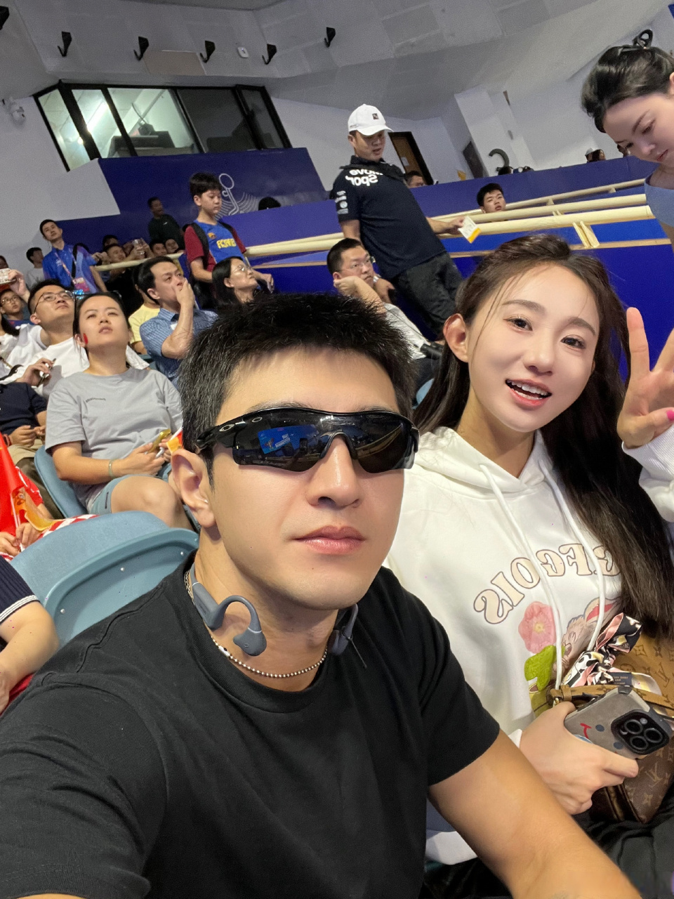 @金瀚 ,徐志胜和花游冠军梁馨枰 ,体操冠军芦玉菲 一起观战