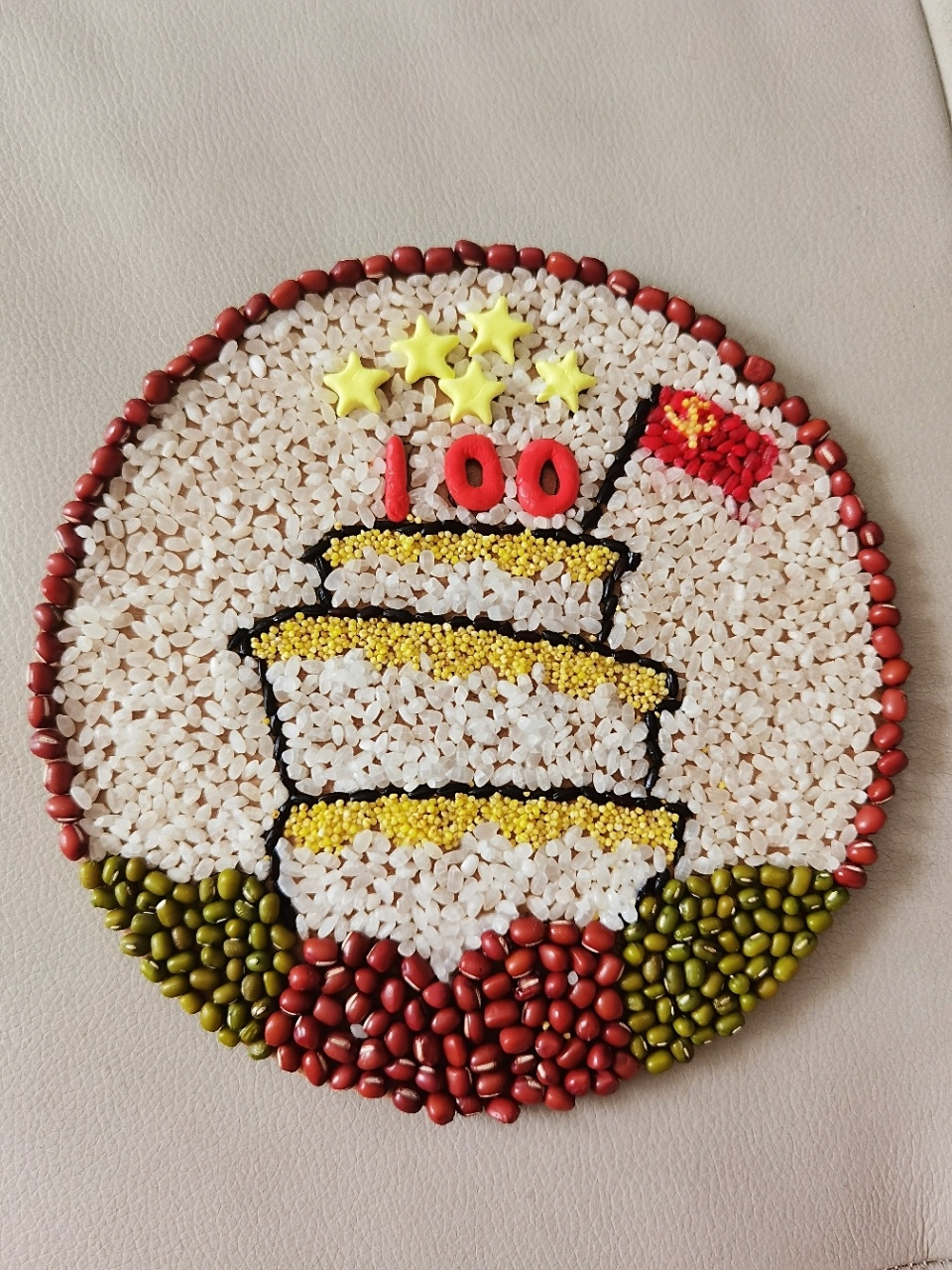 五谷画 分享 粘了好久好久,尤其小米最难粘,粘完感觉眼睛要废了