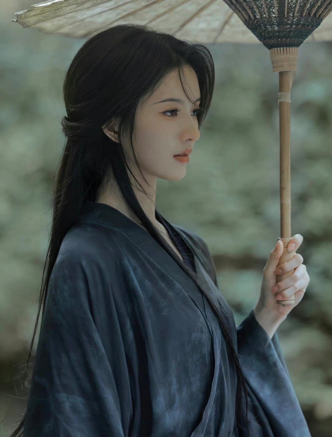 刘些宁黑衣古风写真!能get到她的美貌吗?