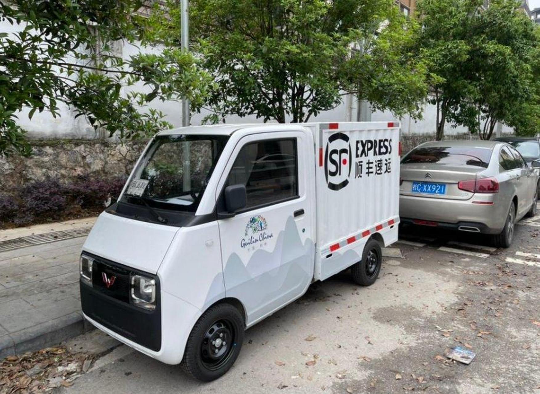 mini厢式货车五菱e10曝光,走街串巷送货,选它怎么样?