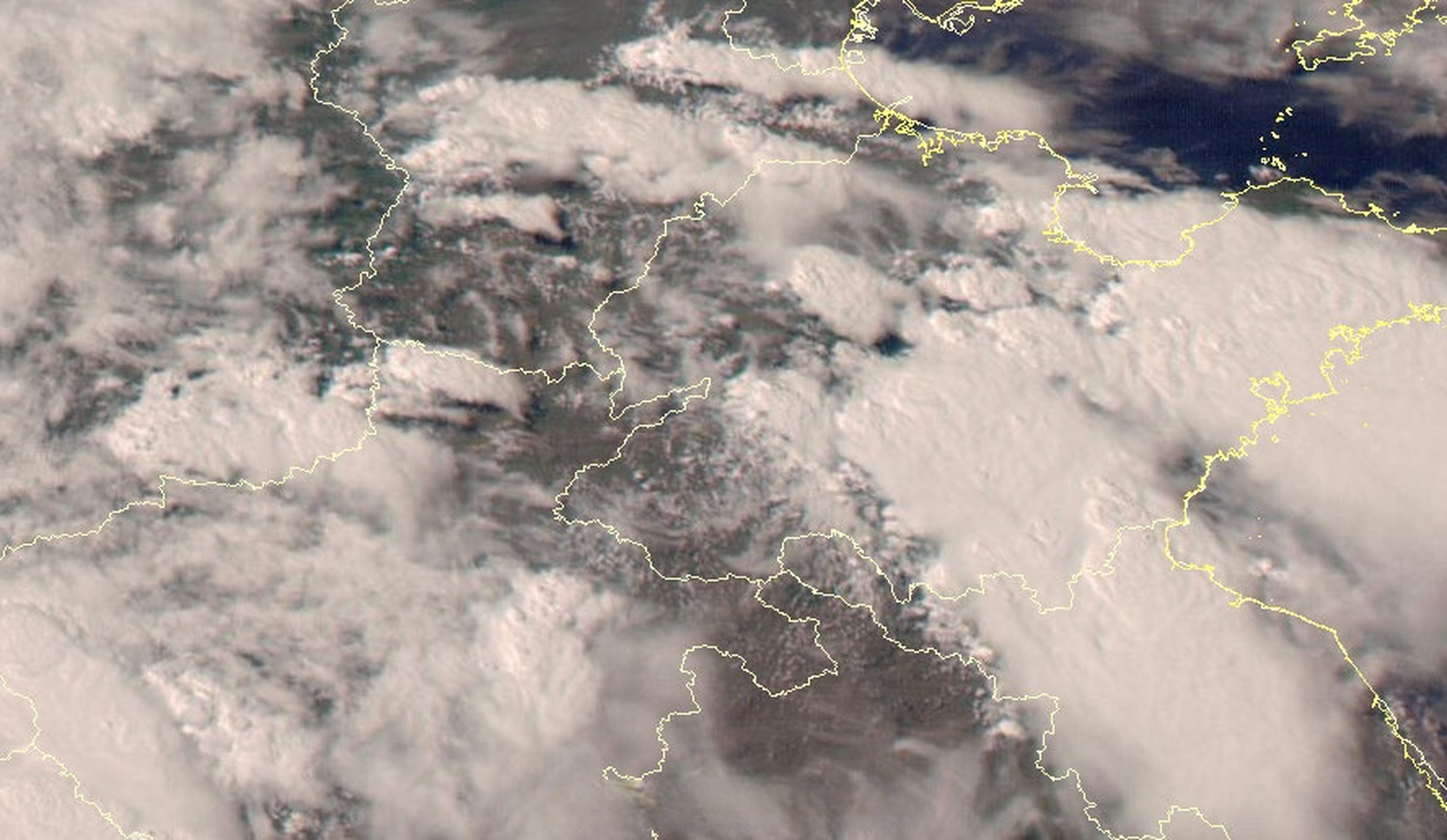 山东暴雨# #河南暴雨# 【河南林州遭12级大风袭击,一小时降温近2抖 