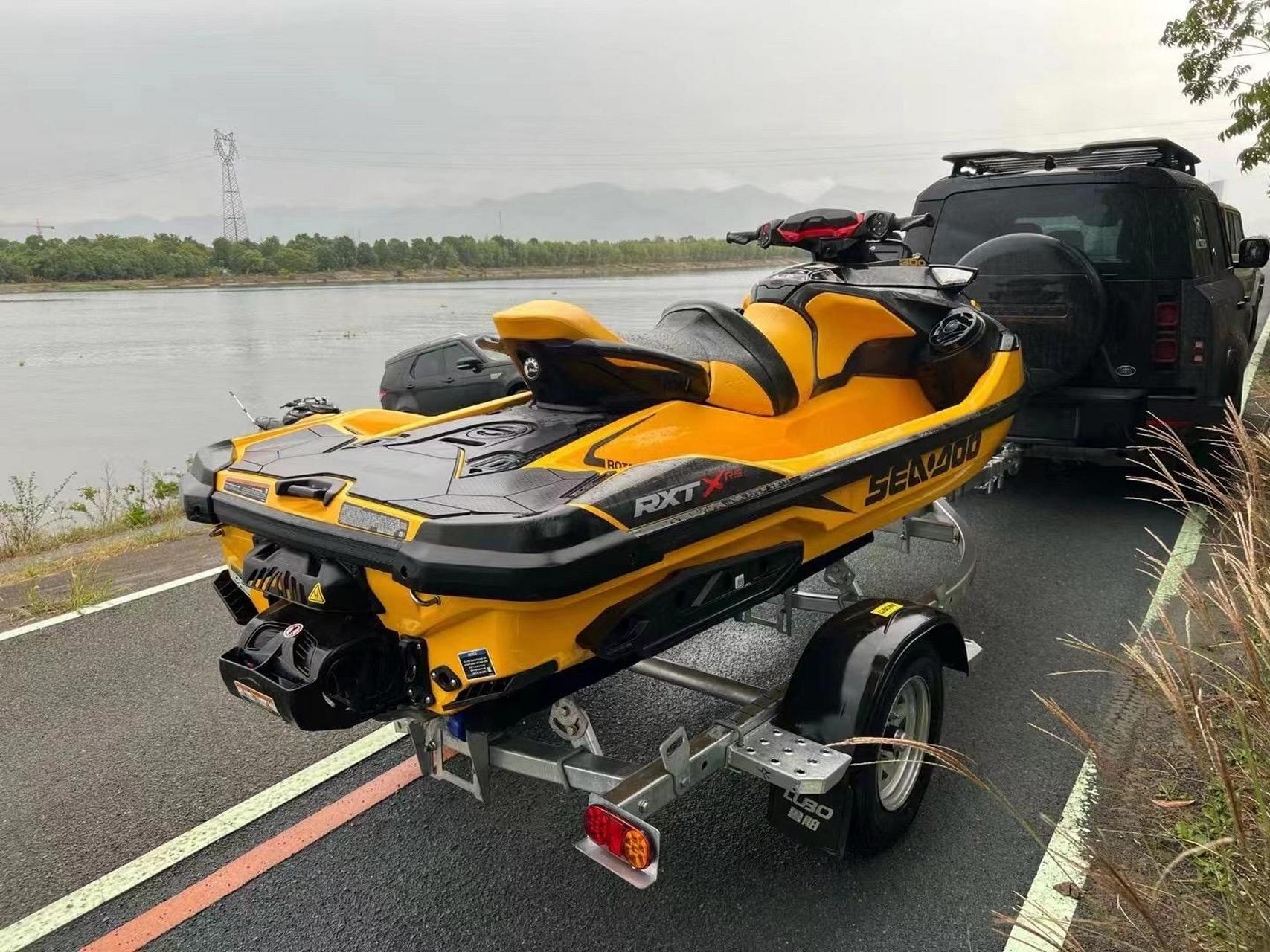 转让摩托艇庞巴迪rxt300,夏天来啦23年7月下水,只玩了十几个小时慢慢