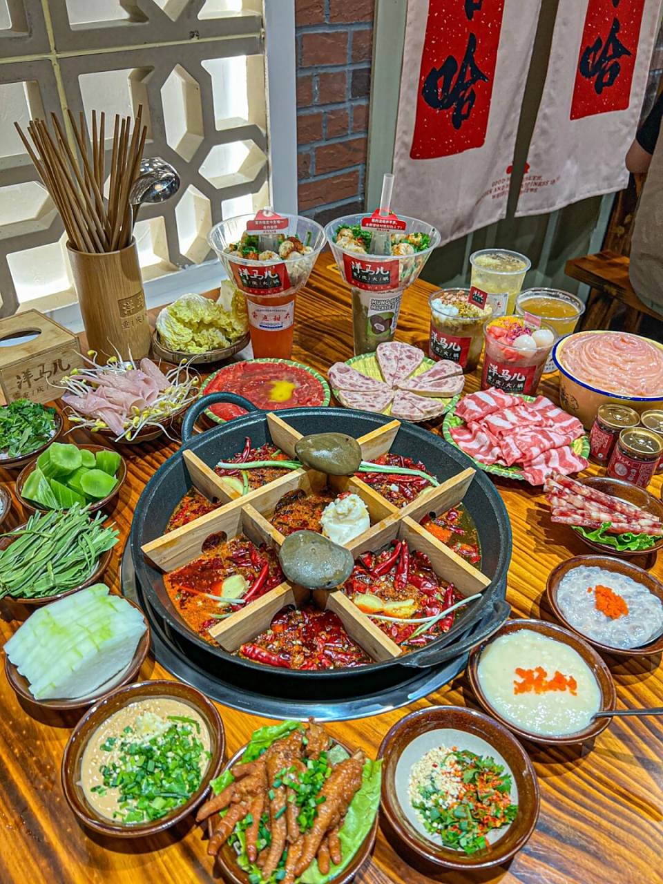 在郑州……这家重庆市井九宫格老火锅吼吼吃 #重庆老火锅# #火锅