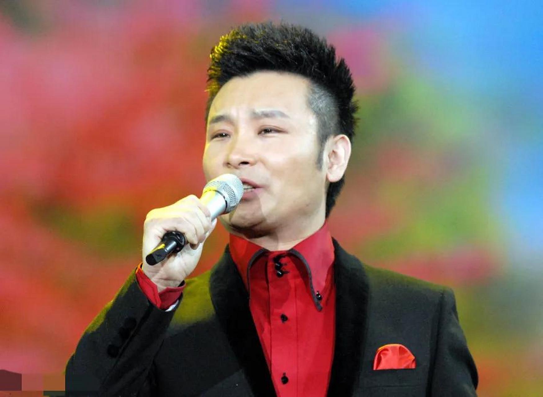 首先,刘和刚的音乐风格被认为缺乏创新和个性化.