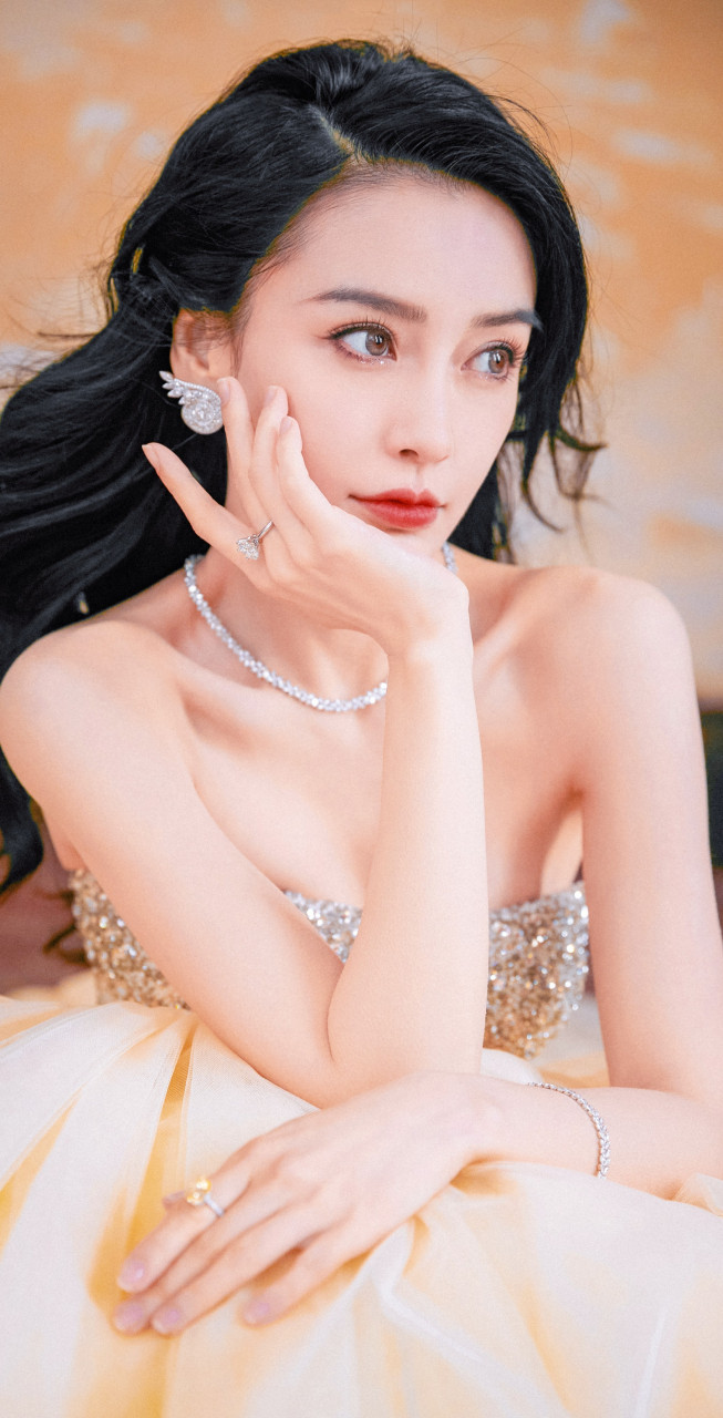 angelababy 金色礼服长裙:优雅灵魂的内娱美人