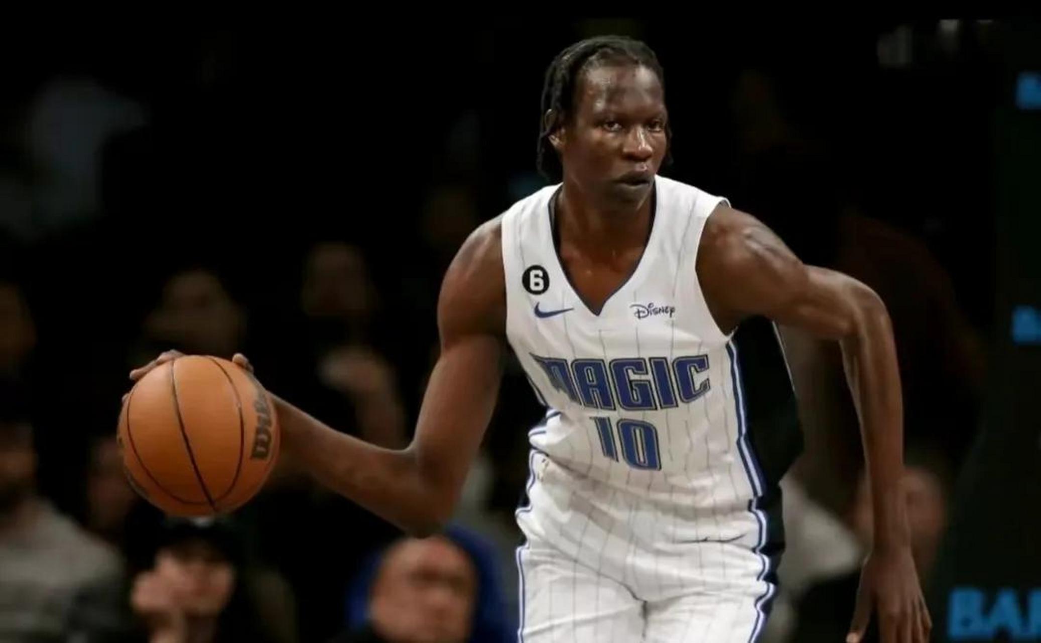 前nba球员马努特-波尔的儿子波尔-波尔,被魔术裁掉了.