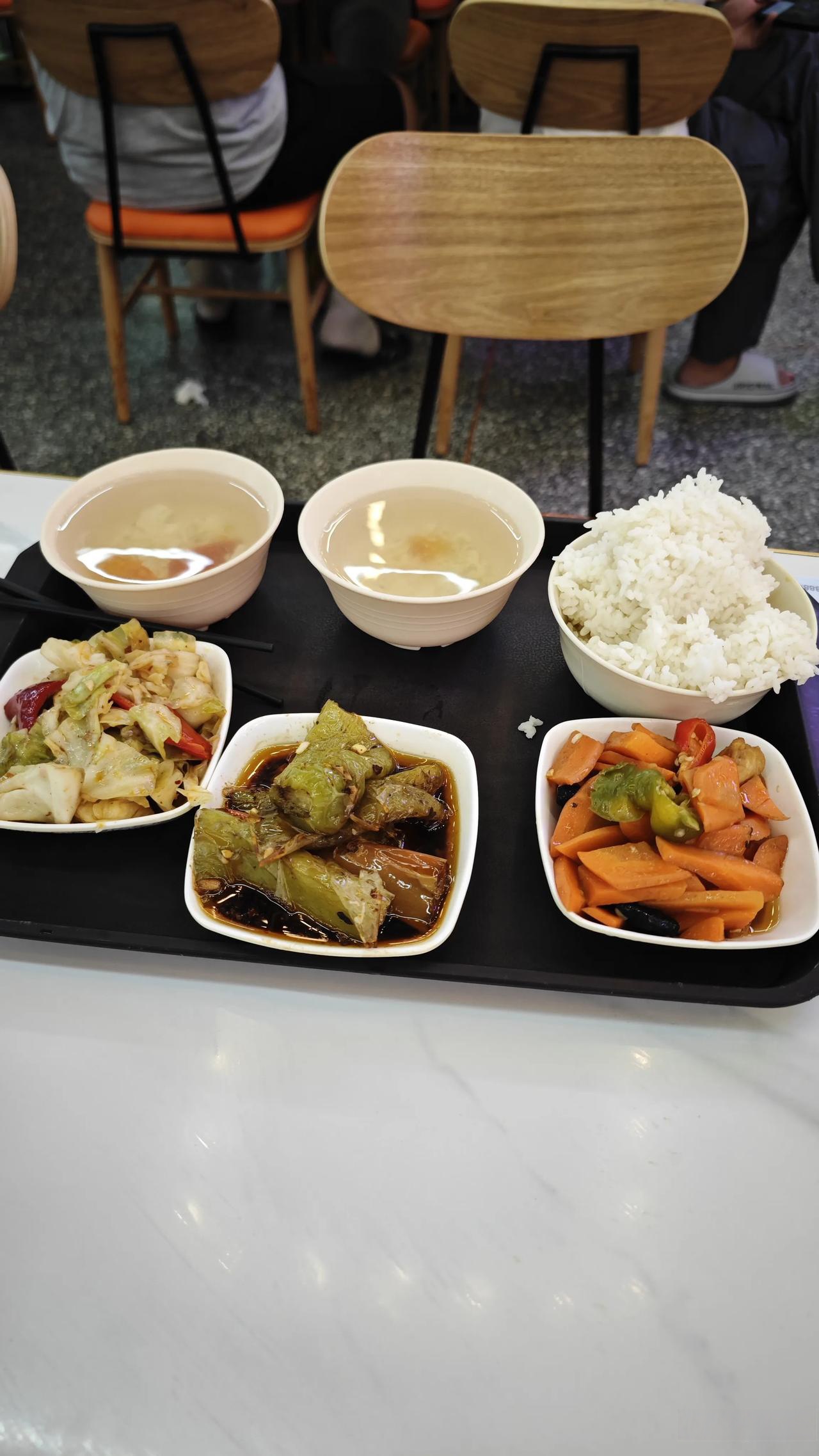 郑州富士康餐厅的饭菜吃着还不错