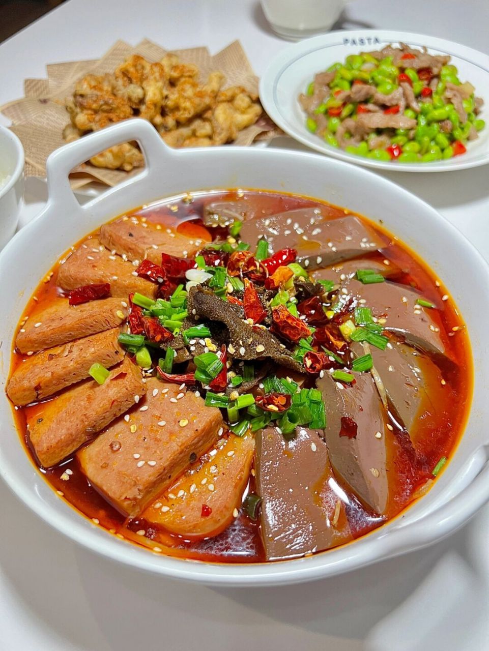 毛血旺水煮肉片这类菜里面,我太爱豆芽了,看到一个