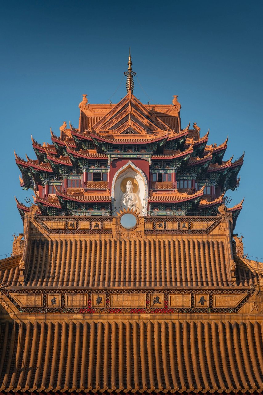 暖阳下的君山寺