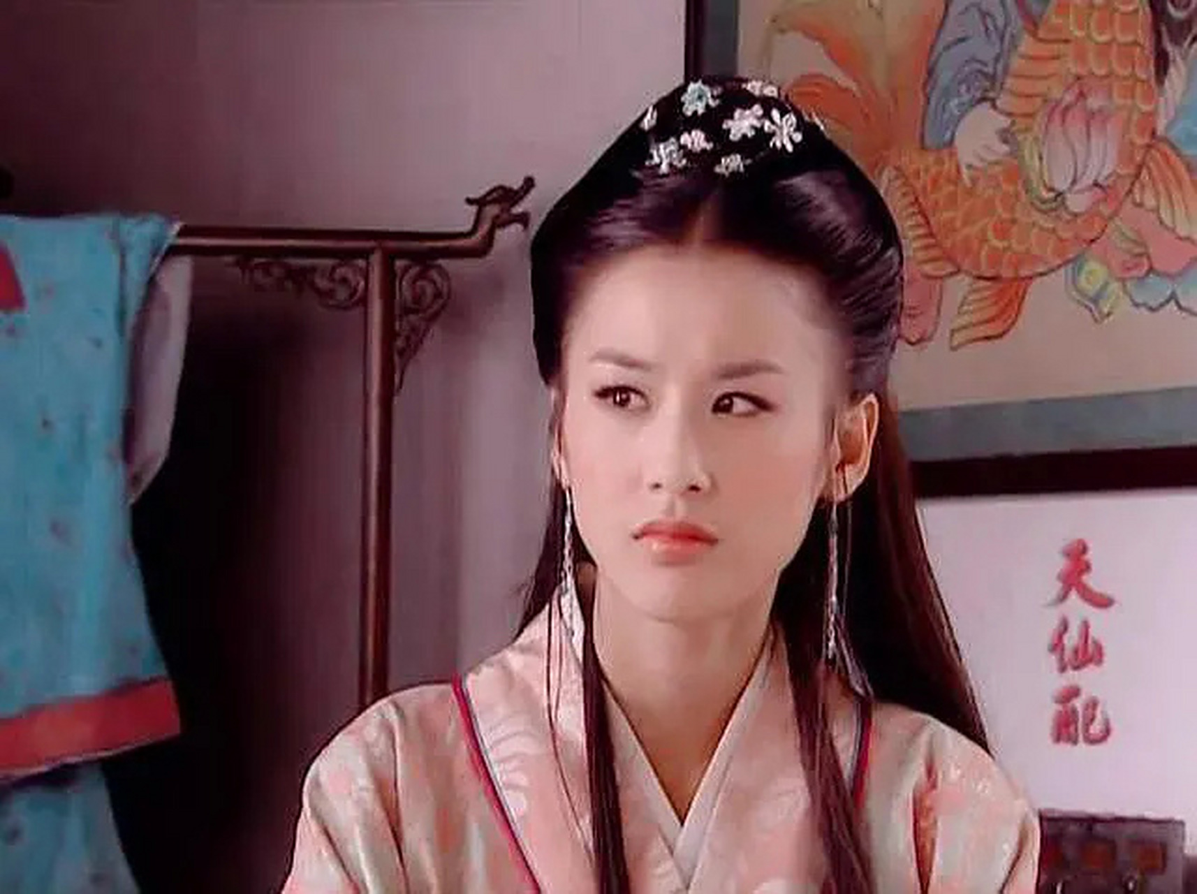 《天仙配》中黄圣依饰演的七仙女头饰一览,天上做仙女时的步摇,大婚时