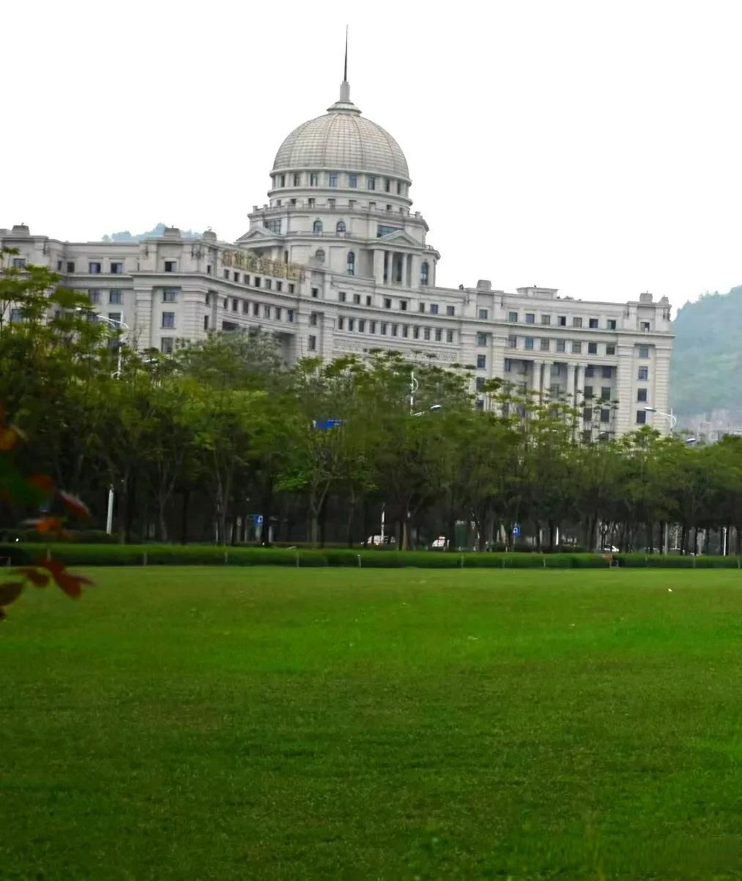 不只是贵阳有个"白宫",柳州也有"白宫",都是网红打卡地  去过贵阳的