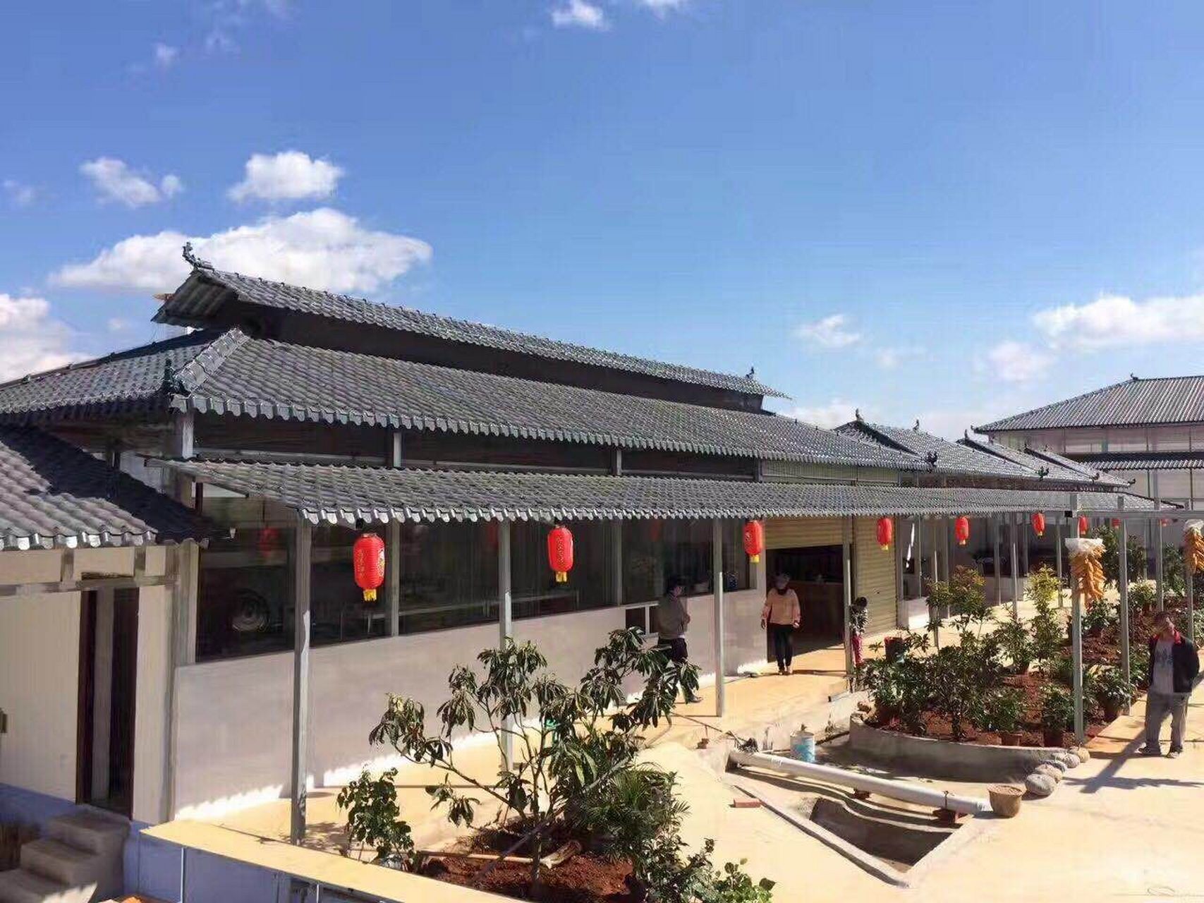 绝大部分人都在自家宅基地上修建了自己的房子,以前的农村瓦房已经