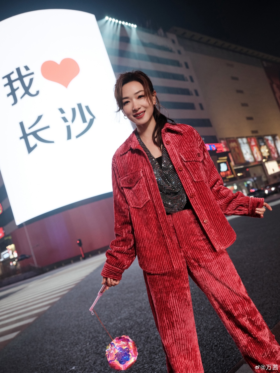 今天的口红是辣妹子色号 #春晚