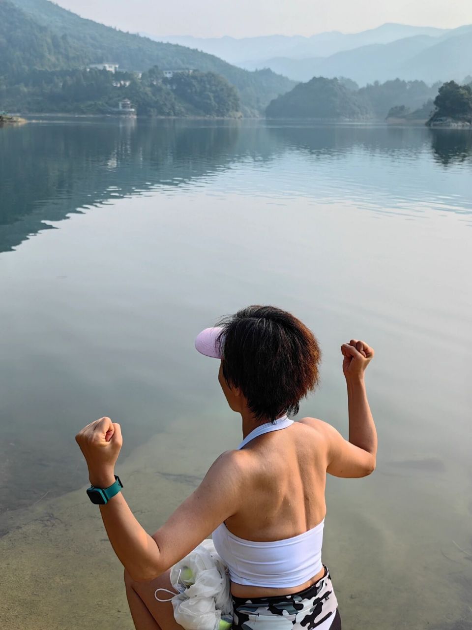 我想看看小红书里上了50多岁人的背部图片[微笑]