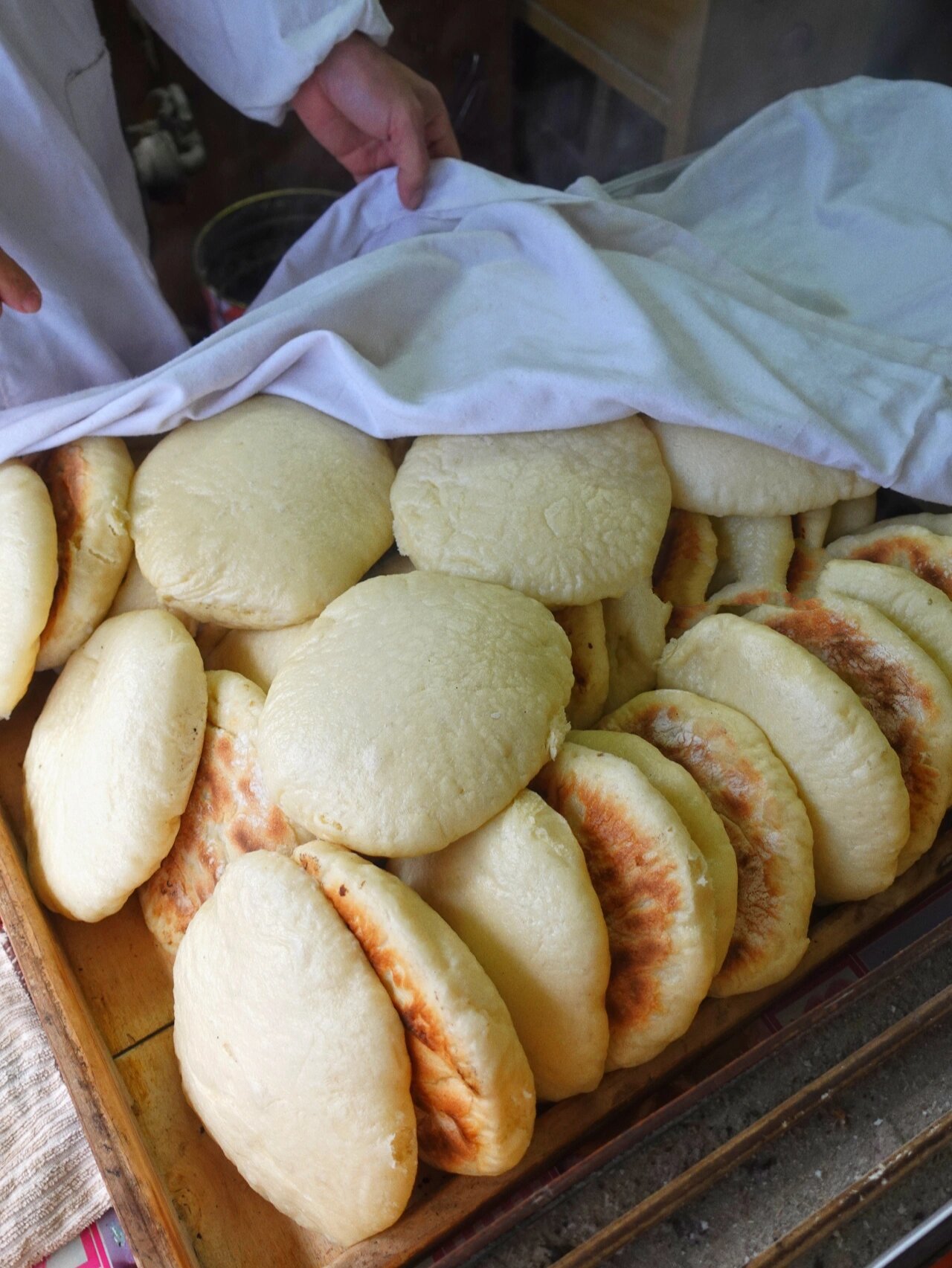 随州美食|汽水馍一块五比脸大,蘸肉汁绝了
