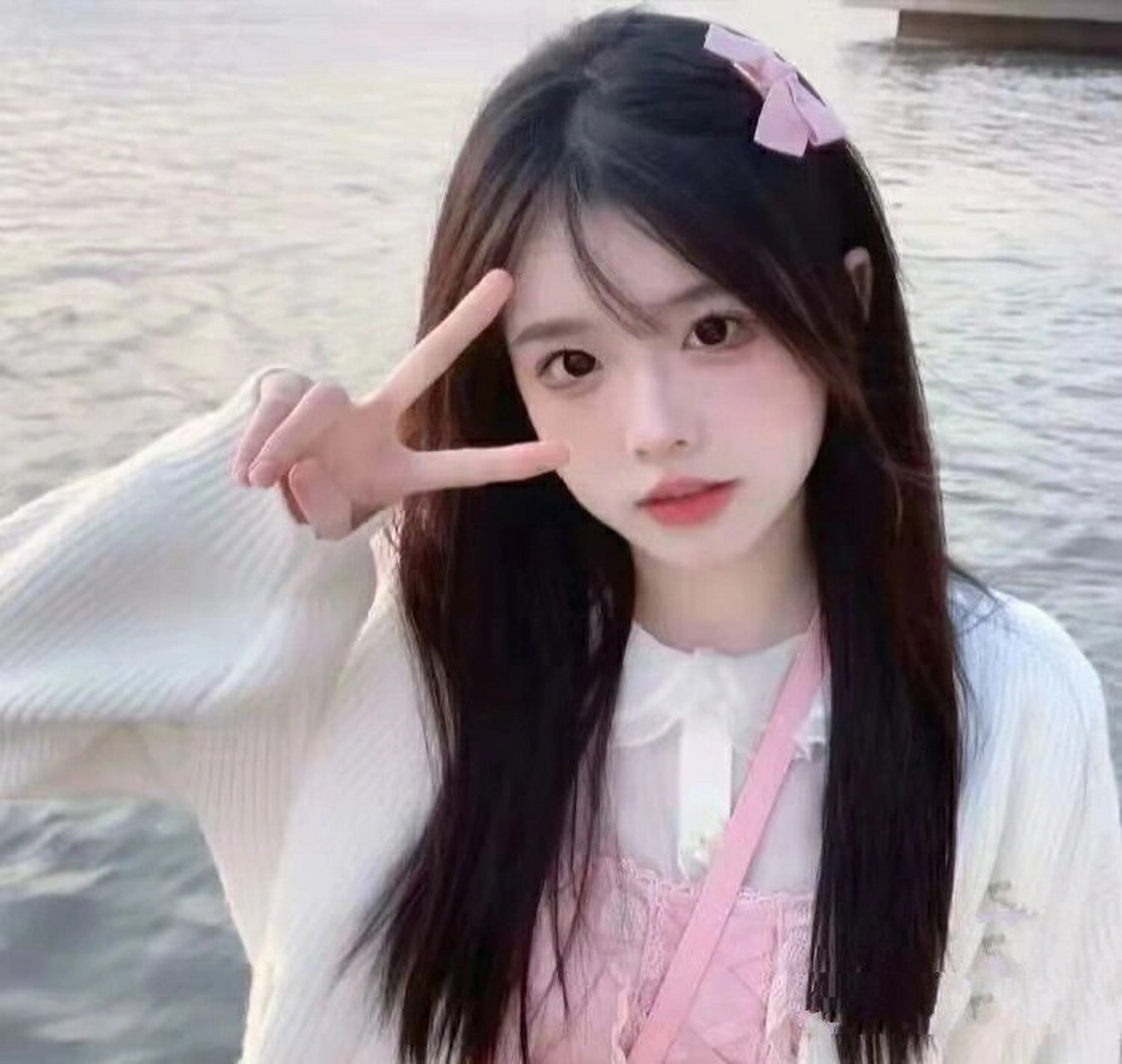 真人版女生微信头像