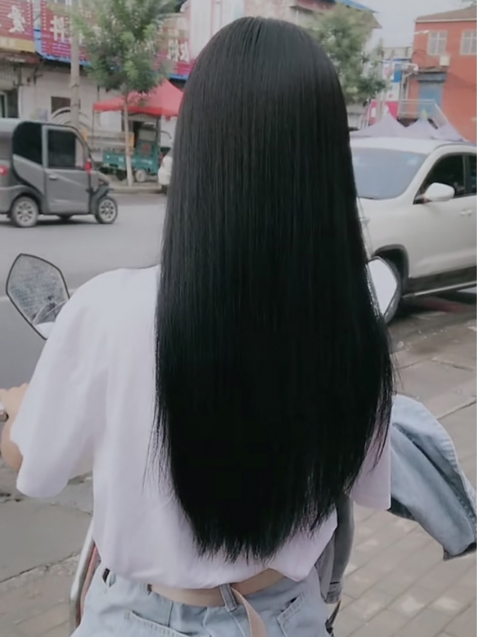 染黑过后头发褪色方法 染了黑色 太黑了 乌漆麻黑那种 再染其他颜色上