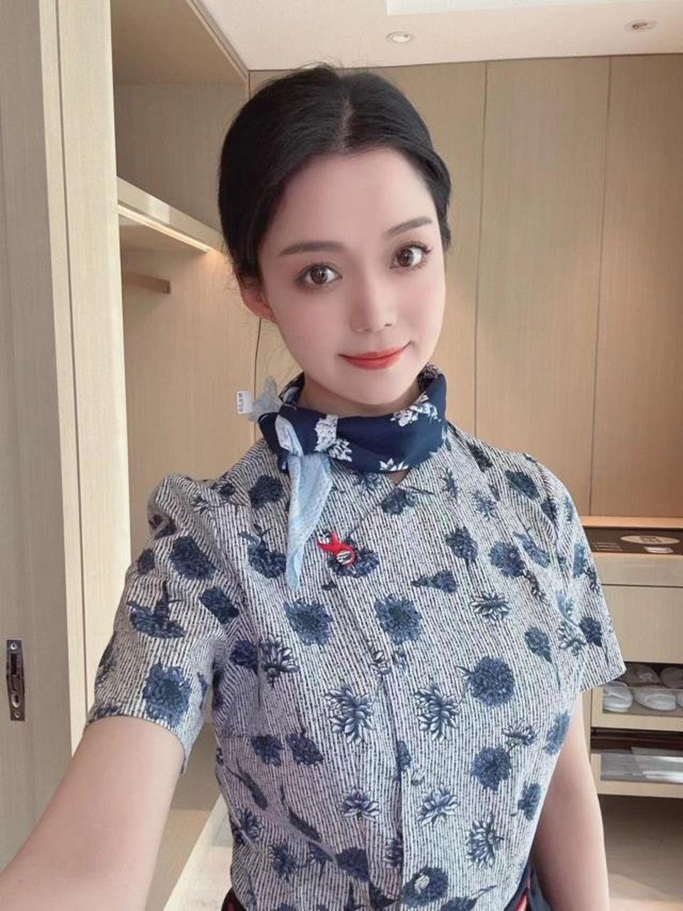 中国东方航空服装图片