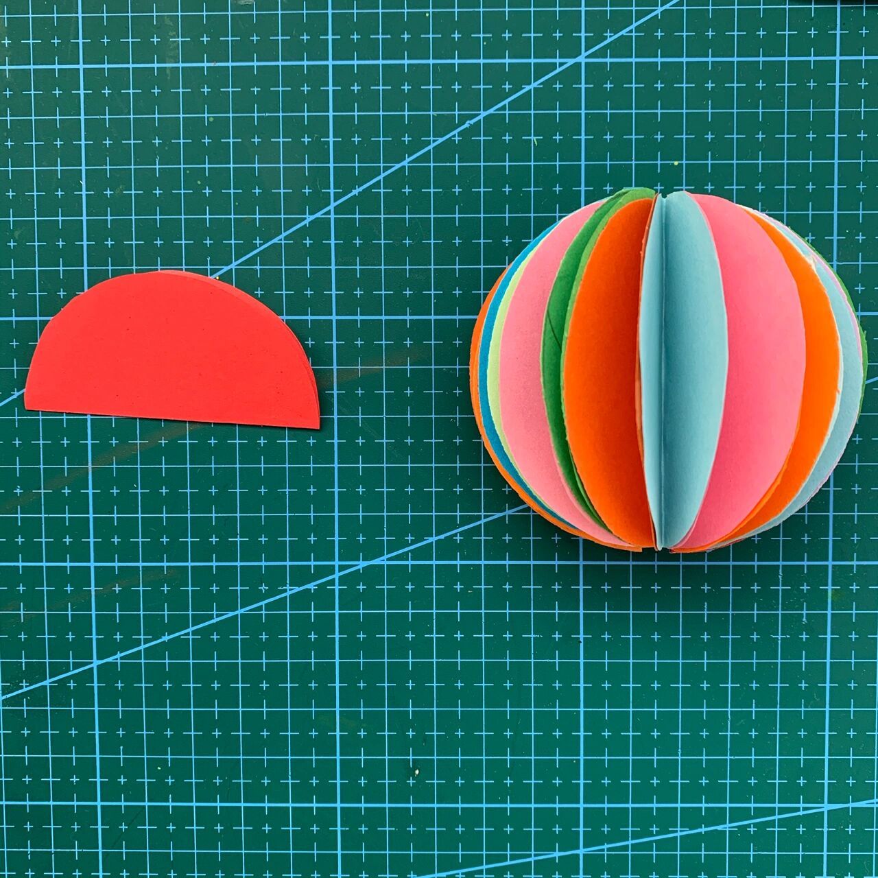 《彩色的灯笼》卫生纸筒利用起来 新的一年要来了,做个灯笼吧.