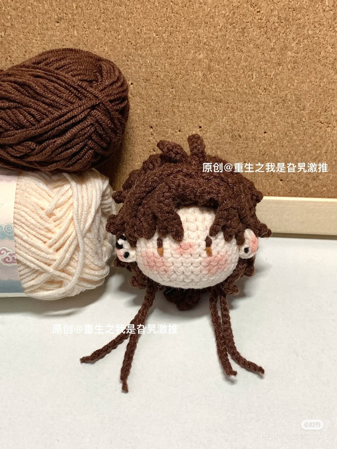 编织图解# 孙策钩织大头娃娃,如果可以用刺绣手法做成眯眯眼儿,那就