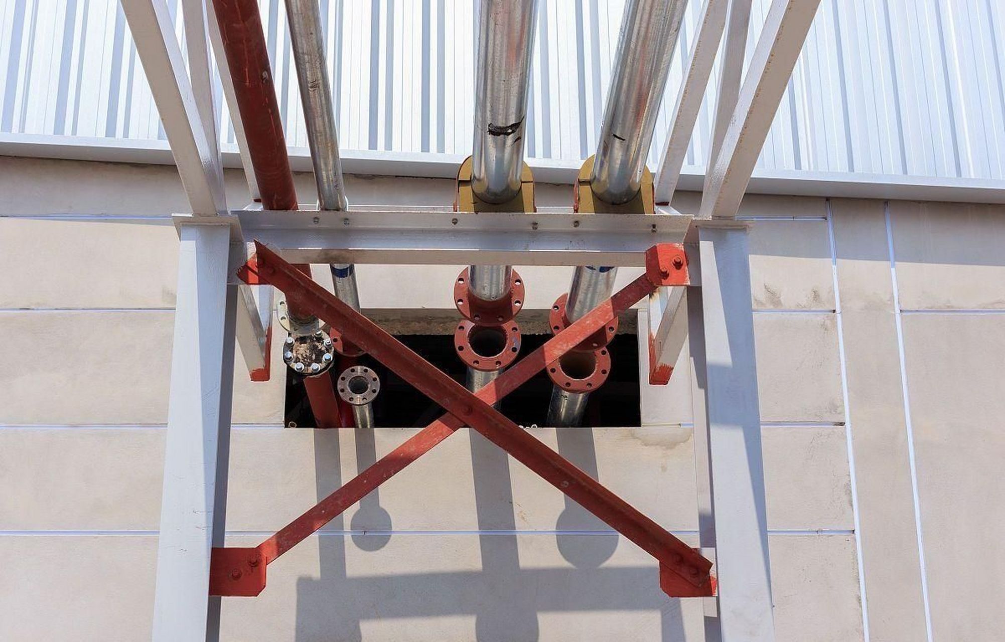 活动支架,抗震支架简介 管道支吊架 管道支吊架是用于架空管道固定的