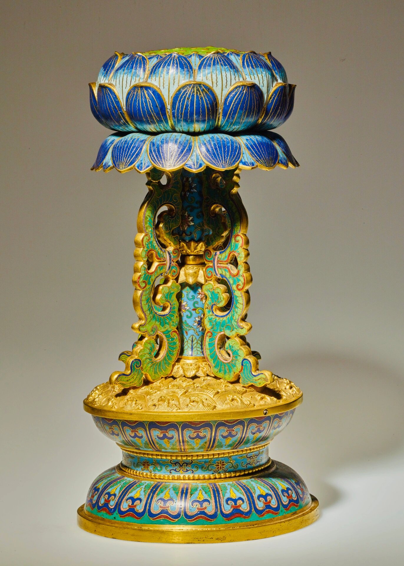 景泰蓝莲花祭祀小展台66年代:晚清,材质:镀金青铜,珐琅66工艺