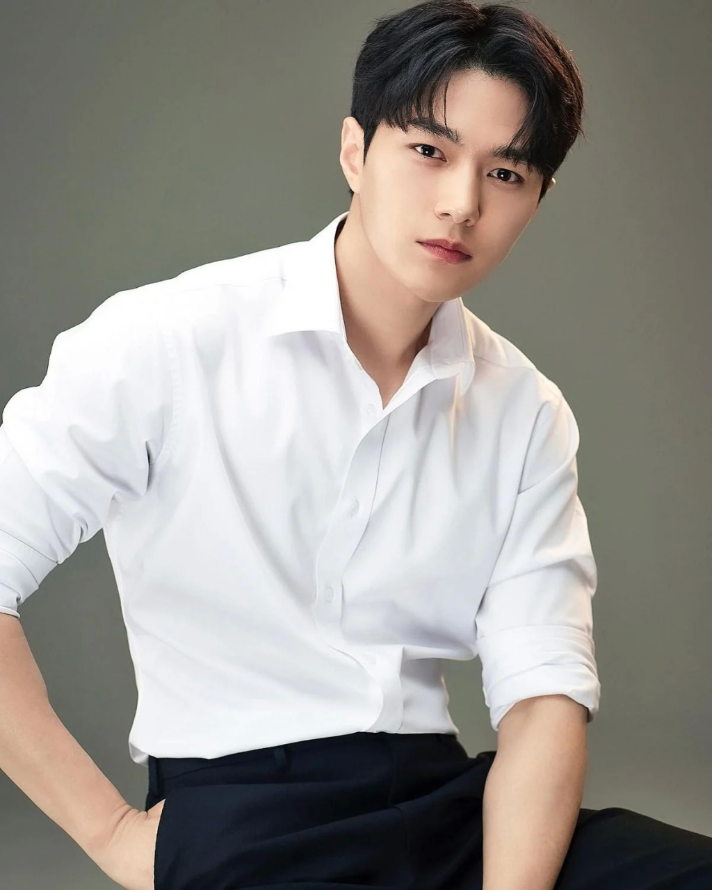 金明洙# 签约look media经纪公司,并公开新的公式照