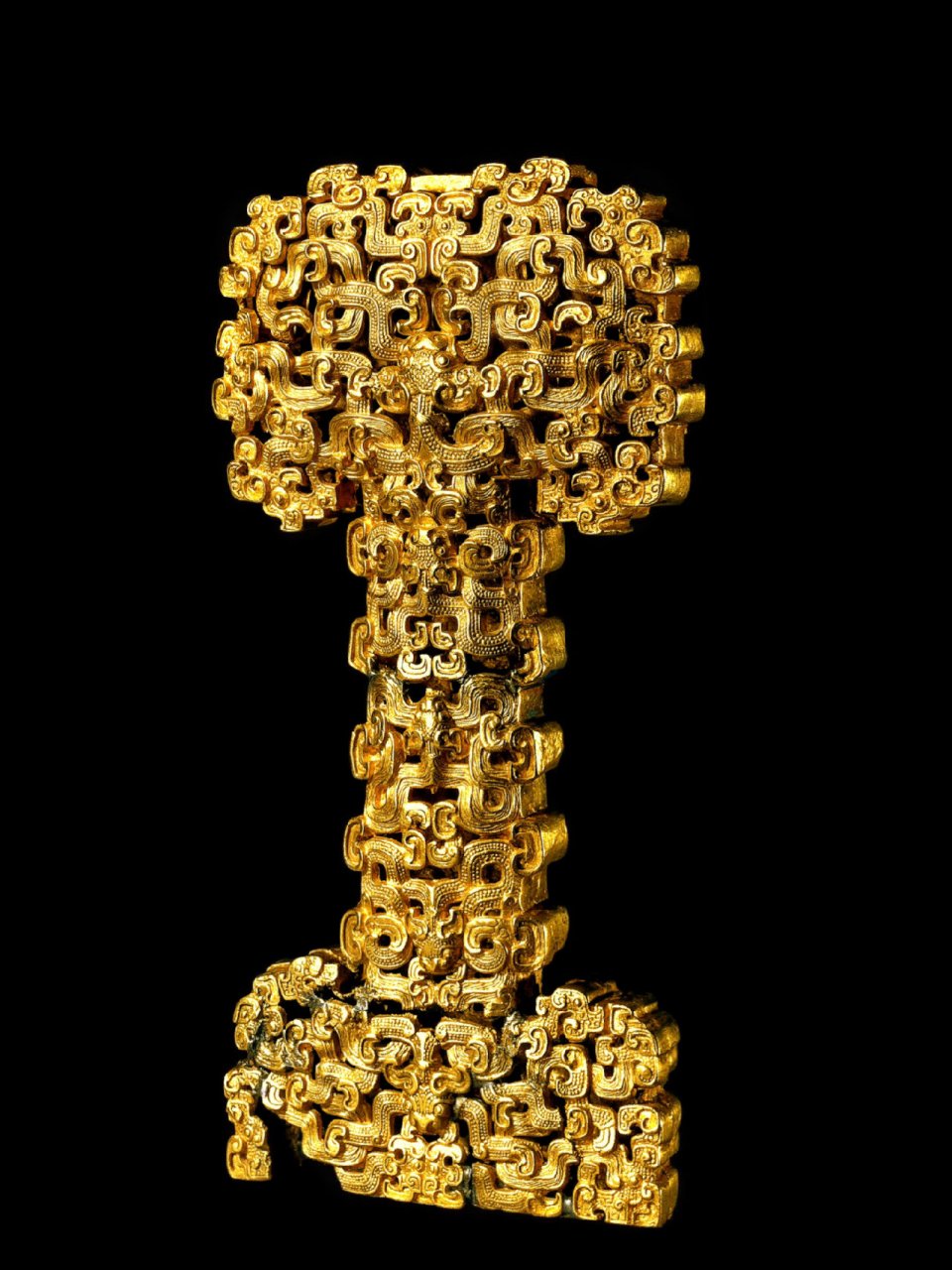 流落海外三大国宝之首 令人叹为观止 东周时期蟠龙纹黄金剑柄 这是