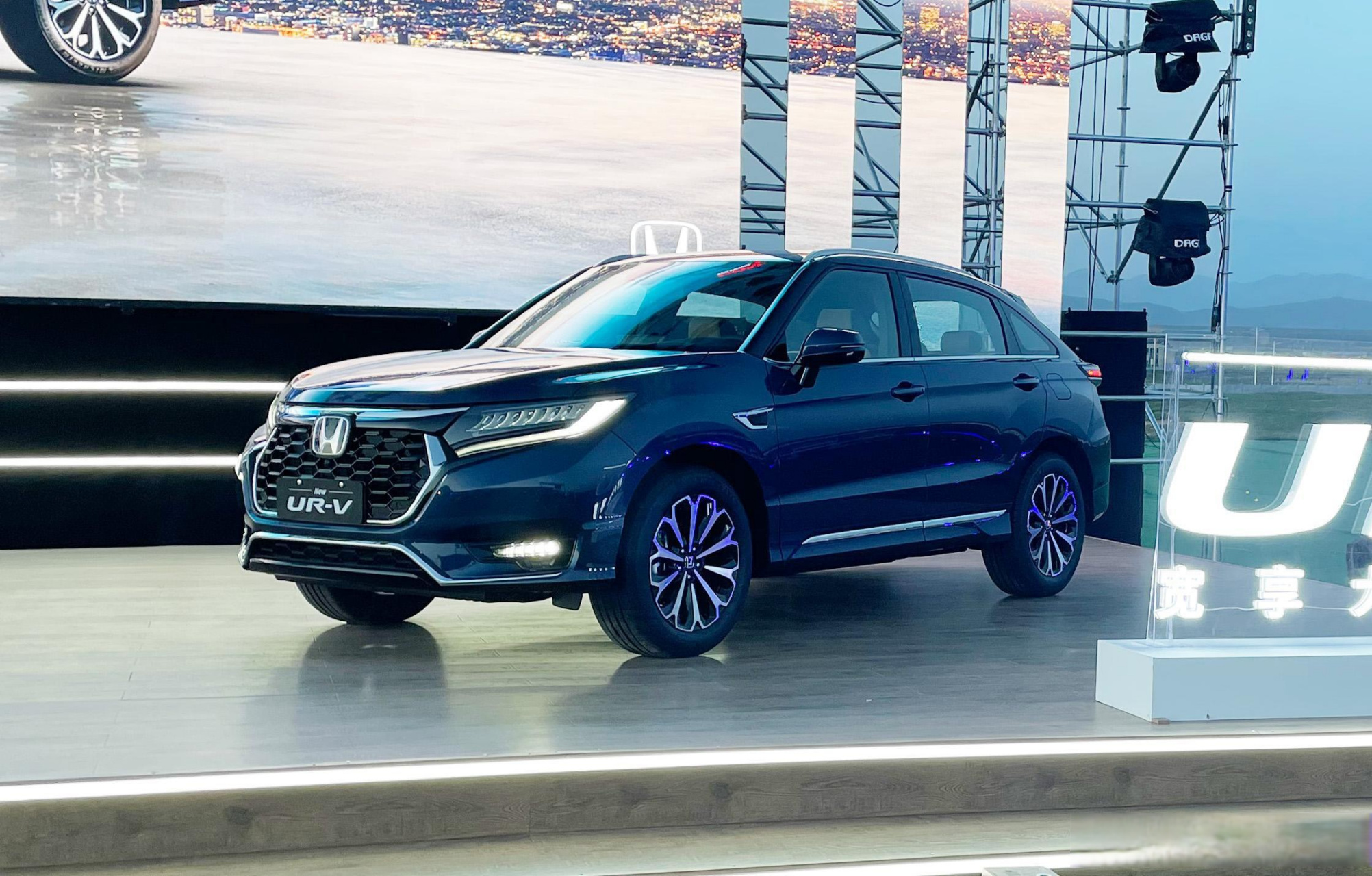 新款东风本田ur-v上市,1.5t车型售价24.68-27.18万元;2.0t售价27.