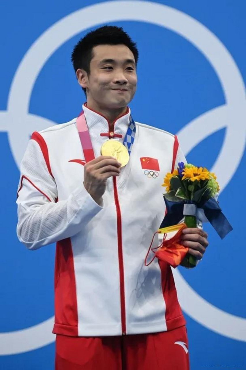 今天搜索了一下曹缘的简历,发现他真的很低调和优秀,而且运动生涯好长