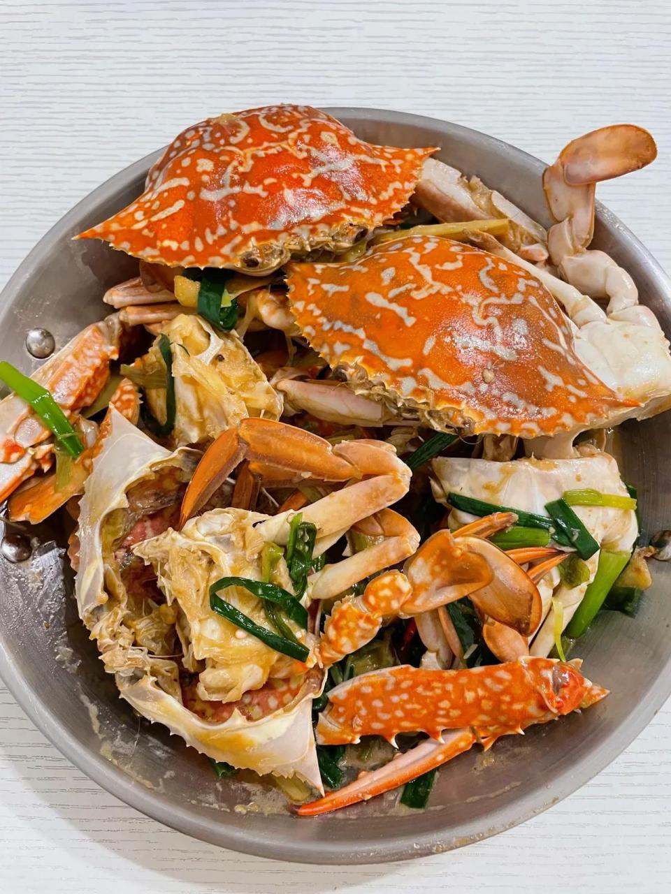 【姜葱炒花蟹】|||感谢老爸的菜谱～又学会一道菜了  这个季节花蟹的