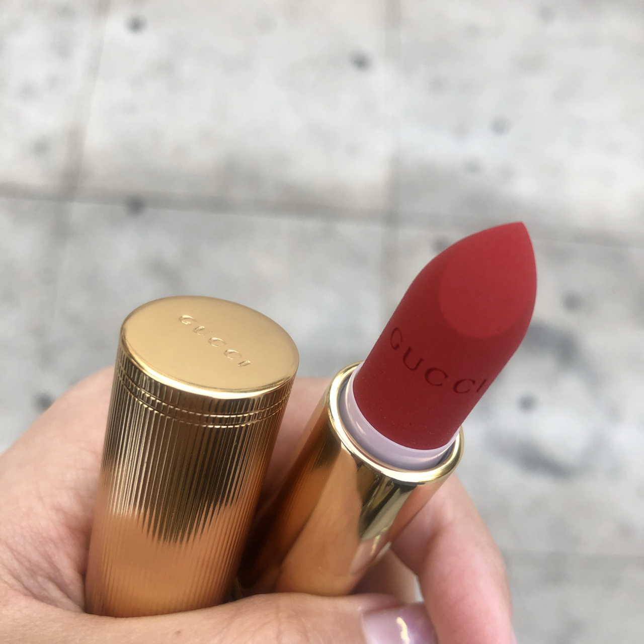 秋冬口红试色gucci金管25 96绝美的大红色!