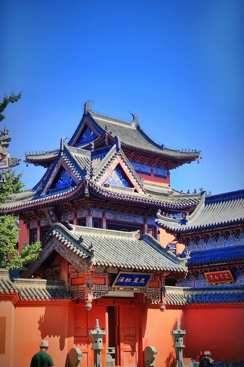 沈阳白塔寺公园 沈阳白塔寺始建于民乐四年,战争中被日军用大炮摧毁