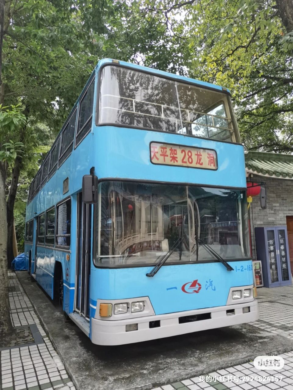 重遇20年前的广州双层巴士 这车型号是gzk6120fs,是广州客车厂于1993